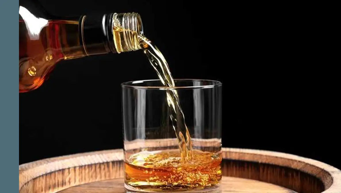 Bourbon Whiskey

A velvety smooth scent with notes of caramel, vanilla, and aged oak, evoking the warm, beating heart of Bourbon country.