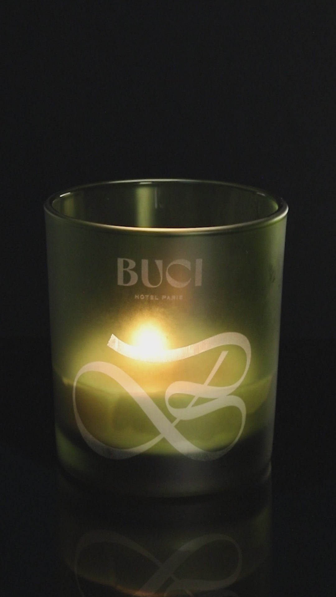 Green 14 oz. Luxury Engraved Candle burning.
